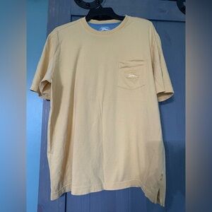 Tommy Bahama Men's Light Yellow Short Sleeve Tee size medium